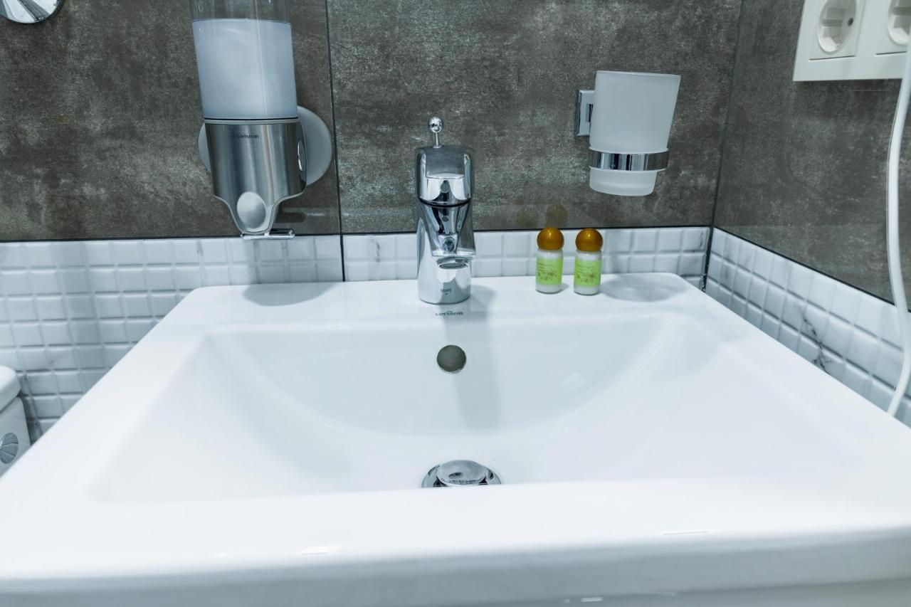 Mini Hotel Barvy Lvova On Horodotska St. מראה חיצוני תמונה
