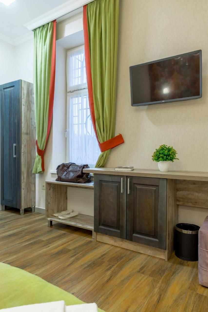 Mini Hotel Barvy Lvova On Horodotska St. מראה חיצוני תמונה