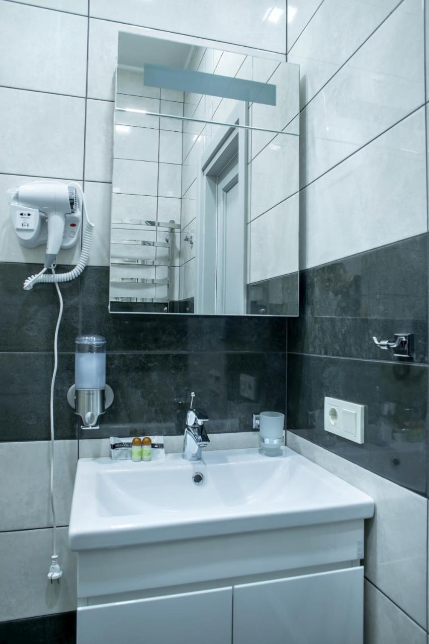 Mini Hotel Barvy Lvova On Horodotska St. מראה חיצוני תמונה