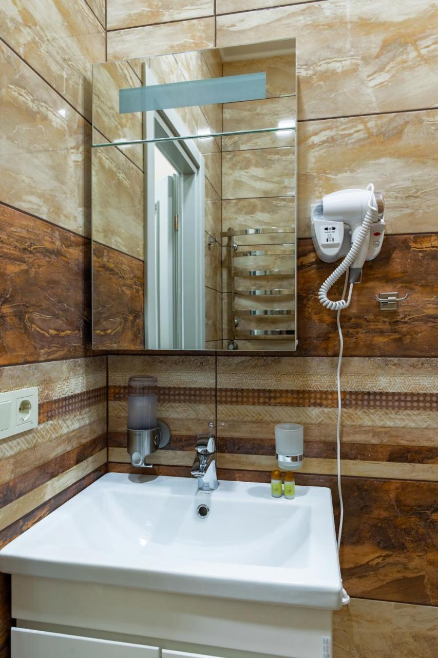 Mini Hotel Barvy Lvova On Horodotska St. מראה חיצוני תמונה